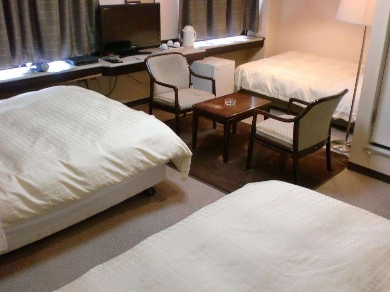 Tsuyama Central Hotel Townhouse Buitenkant foto